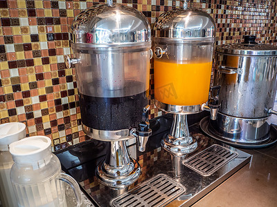 茶水自助摄影照片_自助果汁机和咖啡和茶水