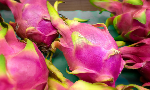 市场上成熟的热带火龙果火龙果选择。