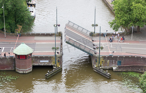 吕伐登，荷兰，2018 年 6 月 10 日：在杜的开放桥梁
