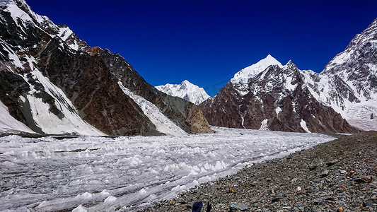 巴基斯坦喀喇昆仑山康科迪亚的 K2 和布洛阿特峰