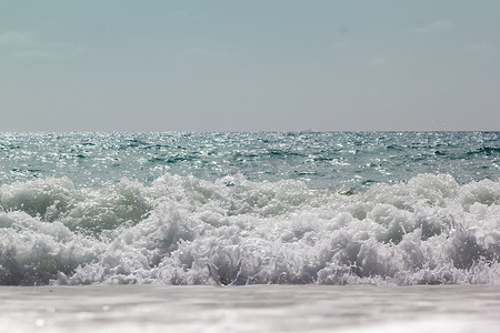 沙滩上柔软的海洋波浪