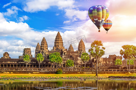 有气球的吴哥窟寺庙，暹粒在柬埔寨。