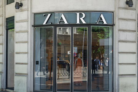 店铺关闭摄影照片_Zara 服装品牌闭门造车门面。