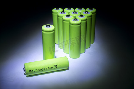 展出的 AA 绿色充电电池