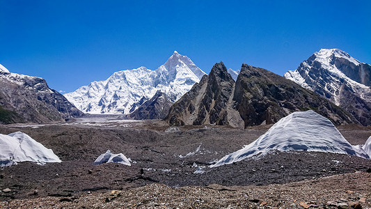 巴基斯坦喀喇昆仑山康科迪亚的 K2 和布洛阿特峰