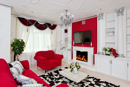 白色和红色的古典客厅内饰