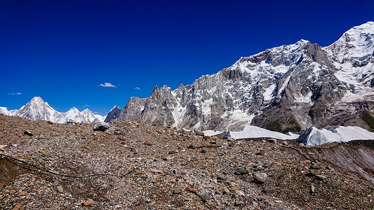 巴基斯坦喀喇昆仑山康科迪亚的 K2 和布洛阿特峰