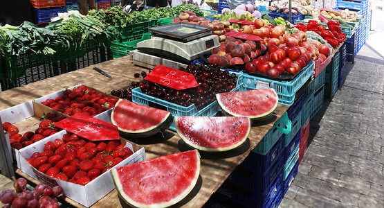 价格标签电商摄影照片_西班牙的蔬菜和水果农贸市场