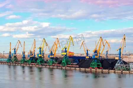 货运码头摄影照片_波罗的海煤炭码头