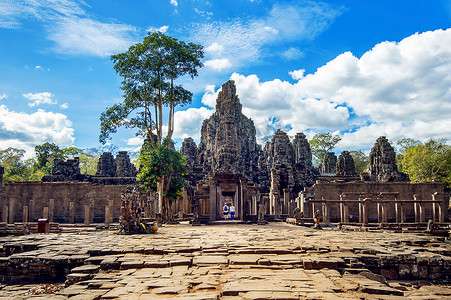 有巨型石面孔的巴戎寺，吴哥窟，暹粒，柬埔寨。