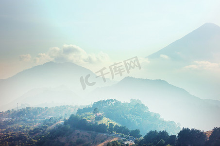 阿凡提卡通摄影照片_危地马拉的火山
