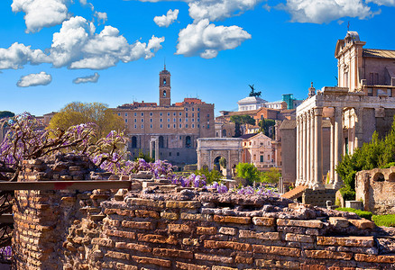 古罗马人摄影照片_罗马风景如画的春天景色中的古罗马广场
