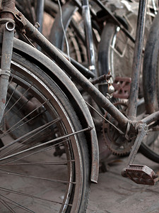 时尚概念线条摄影照片_旧生锈自行车零件的抽象拍摄