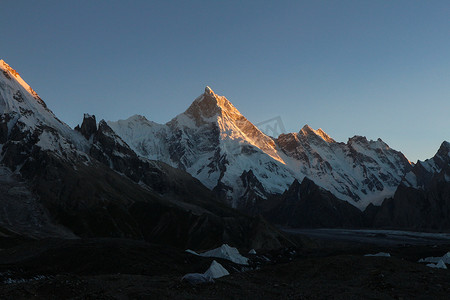 巴基斯坦喀喇昆仑山康科迪亚的 K2 和布洛阿特峰