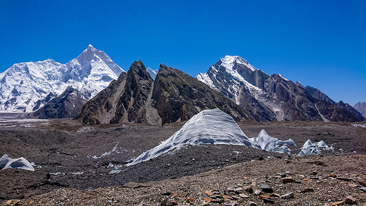 巴基斯坦喀喇昆仑山康科迪亚的 K2 和布洛阿特峰