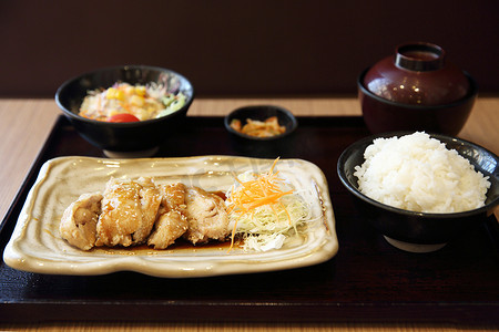 鸡肉照烧饭