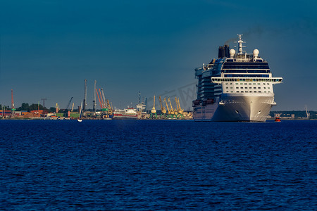 全新上线摄影照片_白色巨型邮轮