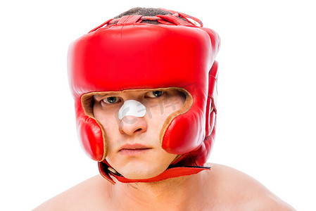 白色背景中一位年轻拳击手的水平肖像