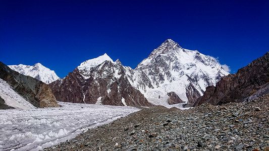 巴基斯坦喀喇昆仑山康科迪亚的 K2 和布洛阿特峰