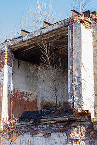 破败之王摄影照片_废弃的砖砌建筑处于破败状态
