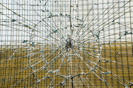 地理碎裂摄影照片_碎裂的玻璃