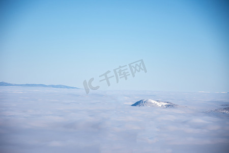 从山顶看雾气