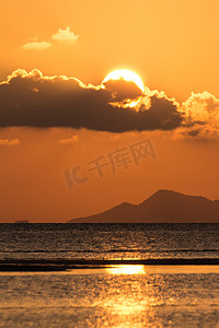 大红色日落热带海洋背景