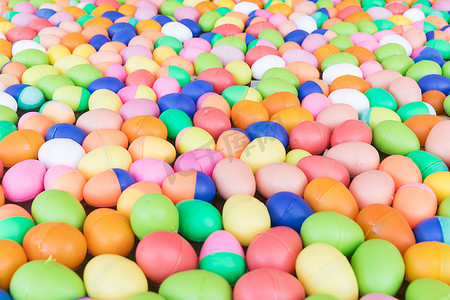 兔子圆摄影照片_彩色塑料蛋玩具
