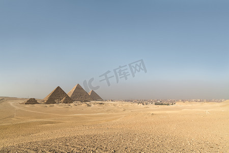 埃及开罗的吉萨金字塔。