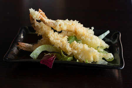 黑色虾摄影照片_日本料理天妇罗虾
