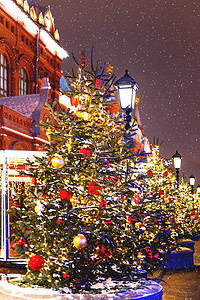 莫斯科历史中心的街道为新年和圣诞节庆祝活动装饰。