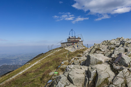 塔特拉山 Kasprowy Wierch 陡峭一侧的小径和