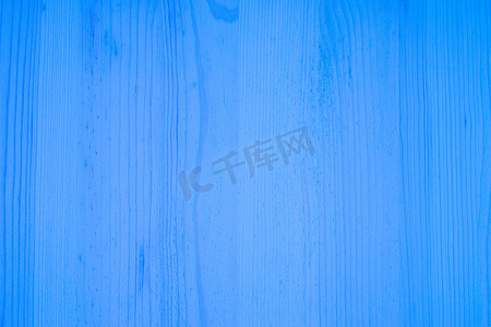 蓝色木板。
