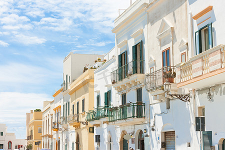 Gallipoli, Apulia - 中世纪外墙，奇迹般的阳台