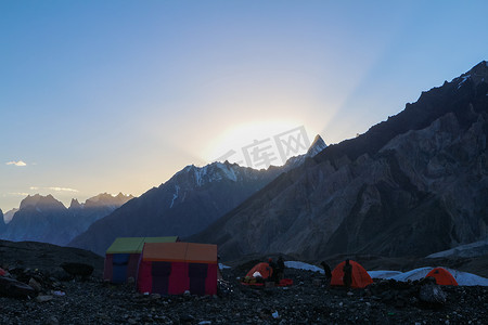 巴基斯坦喀喇昆仑山康科迪亚的 K2 和布洛阿特峰