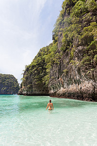 泰国 - 在 Ko Phi Phi Le 海滩沐浴 - 甲米