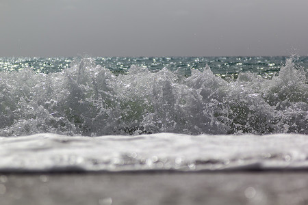 海洋波浪摄影照片_沙滩上柔软的海洋波浪