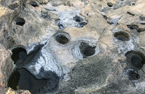 岩石中的空腔和孔洞