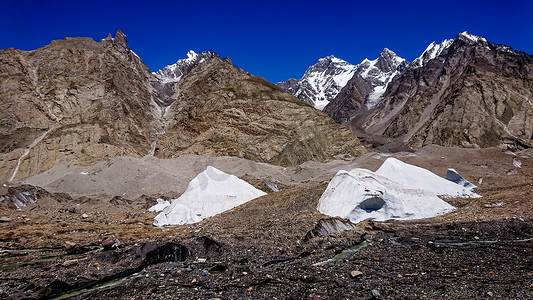 巴基斯坦喀喇昆仑山康科迪亚的 K2 和布洛阿特峰