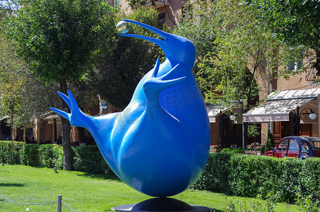 亚美尼亚埃里温 — 2013 年 9 月 14 日：幸福蓝鸟