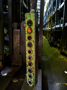 长绿色金属工业电梯踏板控制箱
