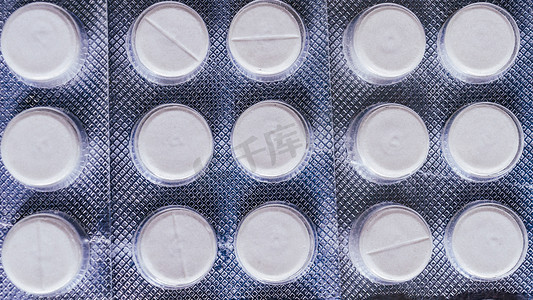 药物胶囊药物抗生素抗菌药片药物的特写视图。