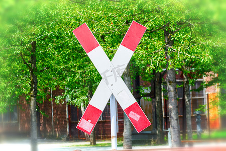 安踏运动标志摄影照片_铁路道口上的圣安德鲁十字