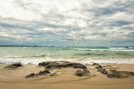 新南威尔士州鲷鱼岩的海浪和海滩