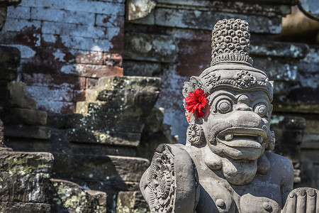 印度尼西亚巴厘岛的寺庙在一个美丽的阳光明媚的日子