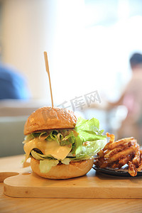 日式面包摄影照片_日式牛肉汉堡