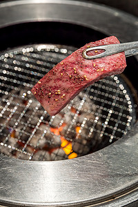 火焰摄影照片_烤和牛沙朗肉烤肉