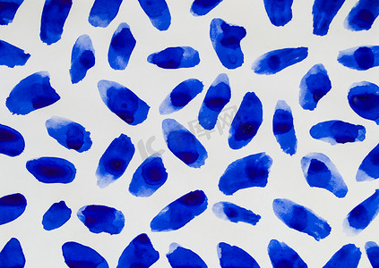 水彩笔画摄影照片_蓝色调的手绘抽象水彩笔触。