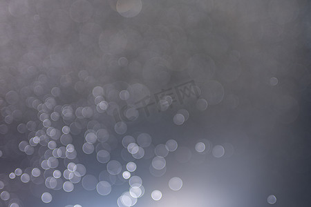 蒸汽波克摄影照片_可变背景下光和喷水的抽象散景