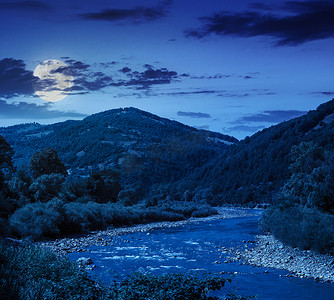 日月山河摄影照片_晴朗夏夜的山河